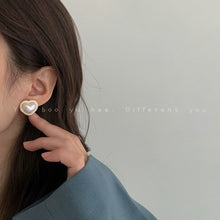 Load image into Gallery viewer, Retro Women Hepburn Niche Ear Jewelry Baroque Pearl
