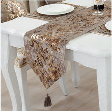 Load image into Gallery viewer, Classic European Style Home Flannel Table Runner
