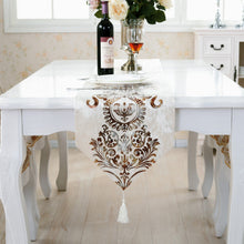 Load image into Gallery viewer, Classic European Style Home Flannel Table Runner
